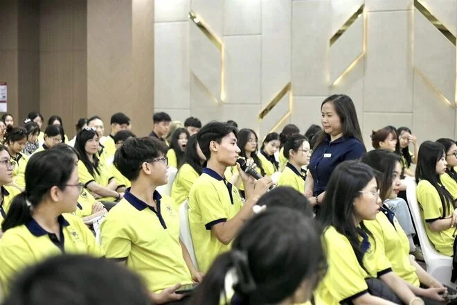 Buổi trao đổi nghề nghiệp với đông người tham dự